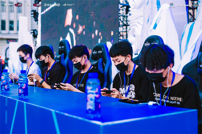 特别是青少 特别是青少